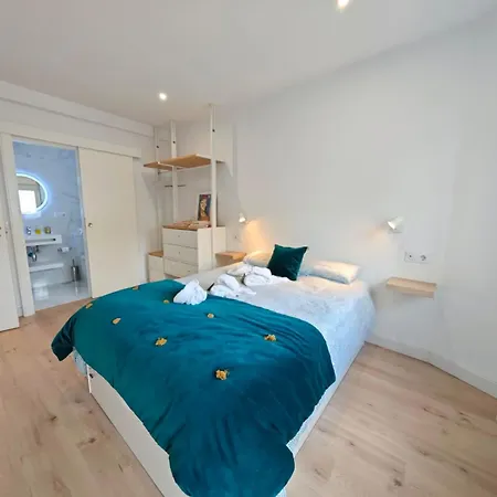 Tomas Paredes, Vigo, 3 *