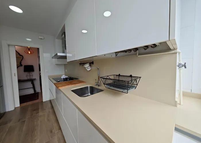 Tomas Paredes, Vigo, 3 *