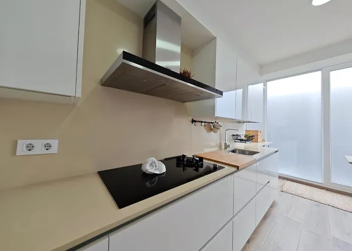 Tomas Paredes, Vigo, 3