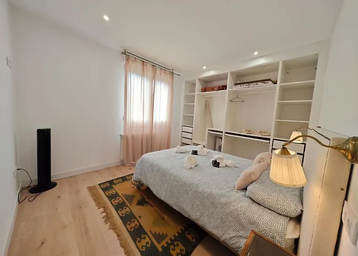 Tomas Paredes, Vigo, 3 Daire *